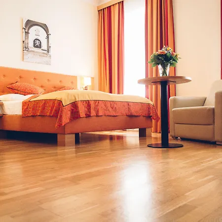 ホテル ドライ ラーベン グラーツ