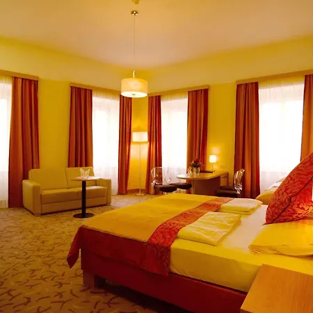 ドライ ラーベン ホテル 4*